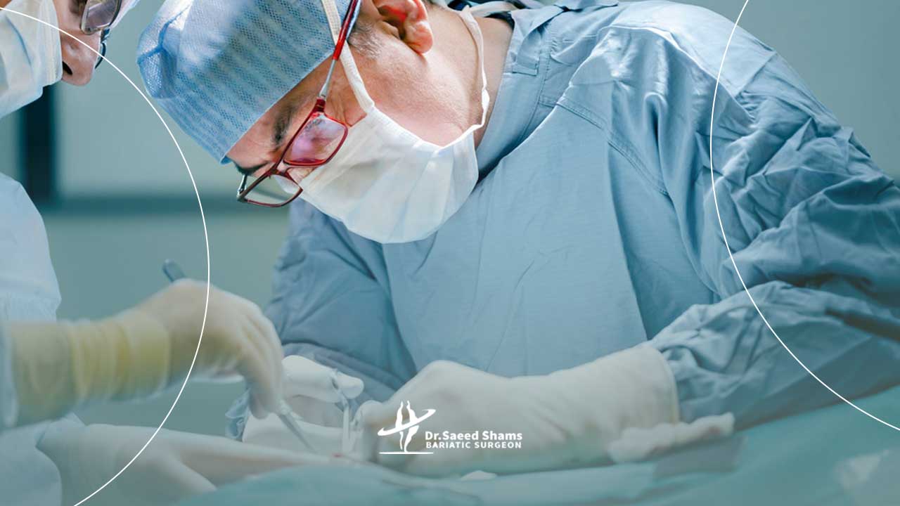 جراحی کردن در این تصویر مشاهده میکنید 